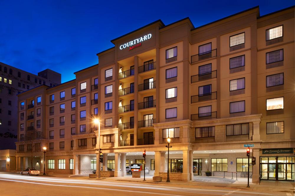Courtyard Downtown Hotel