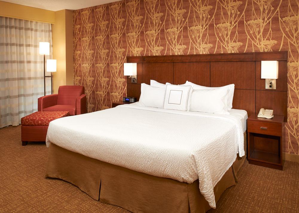 Courtyard Downtown 3*