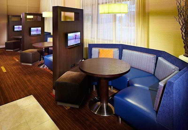 Courtyard Downtown Hotel 3*