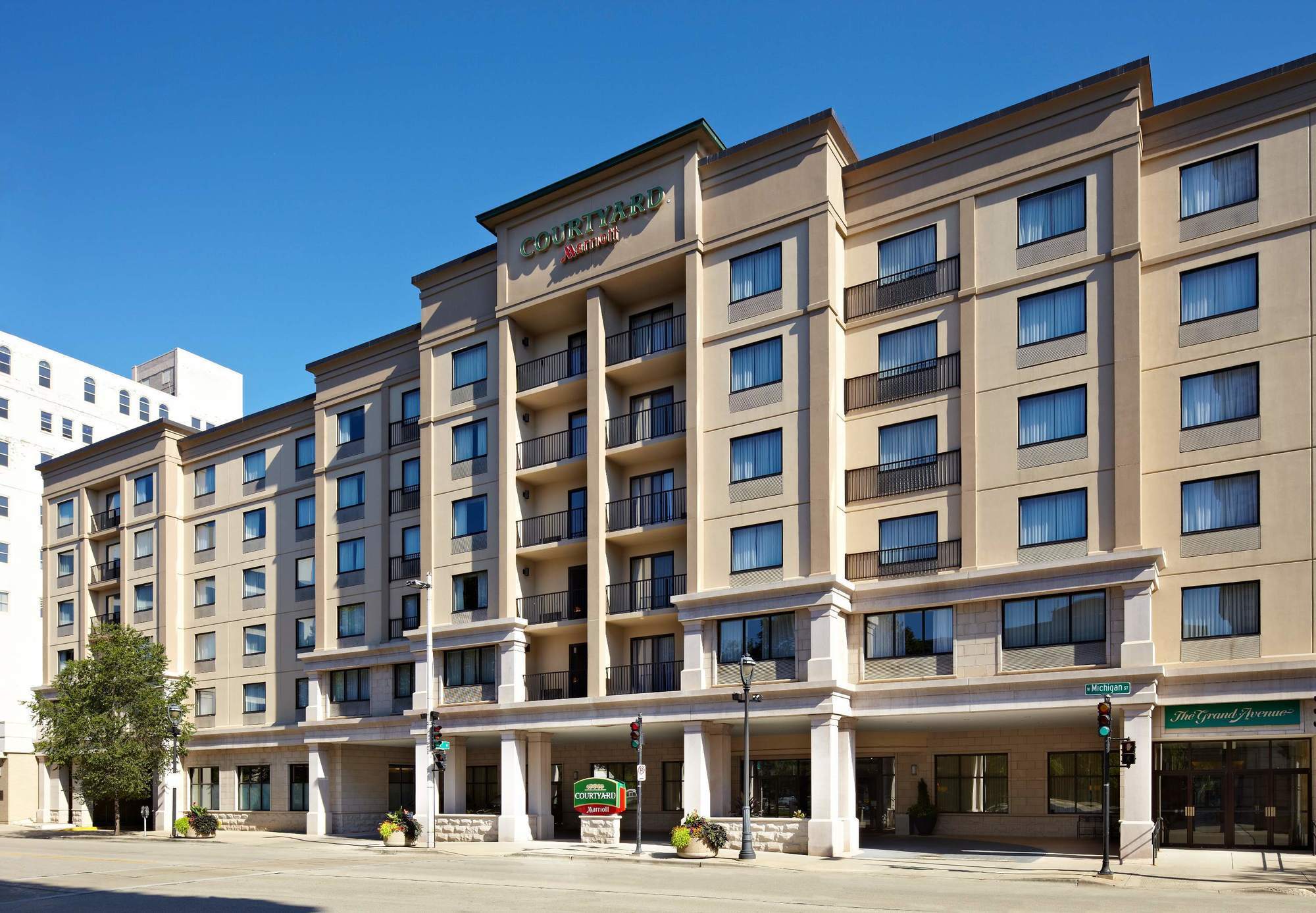Courtyard Downtown Hotel